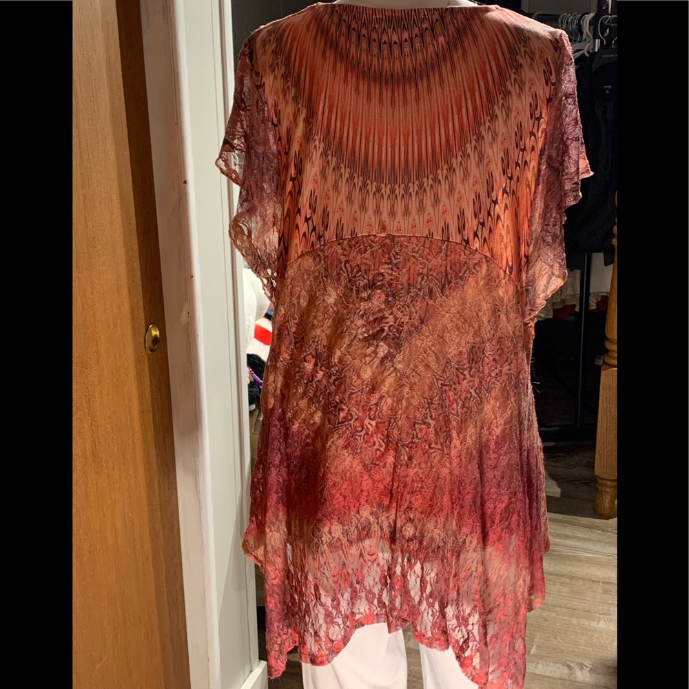 Pretty! Colorful! Tunic Style Top! - Picture 2 of 7